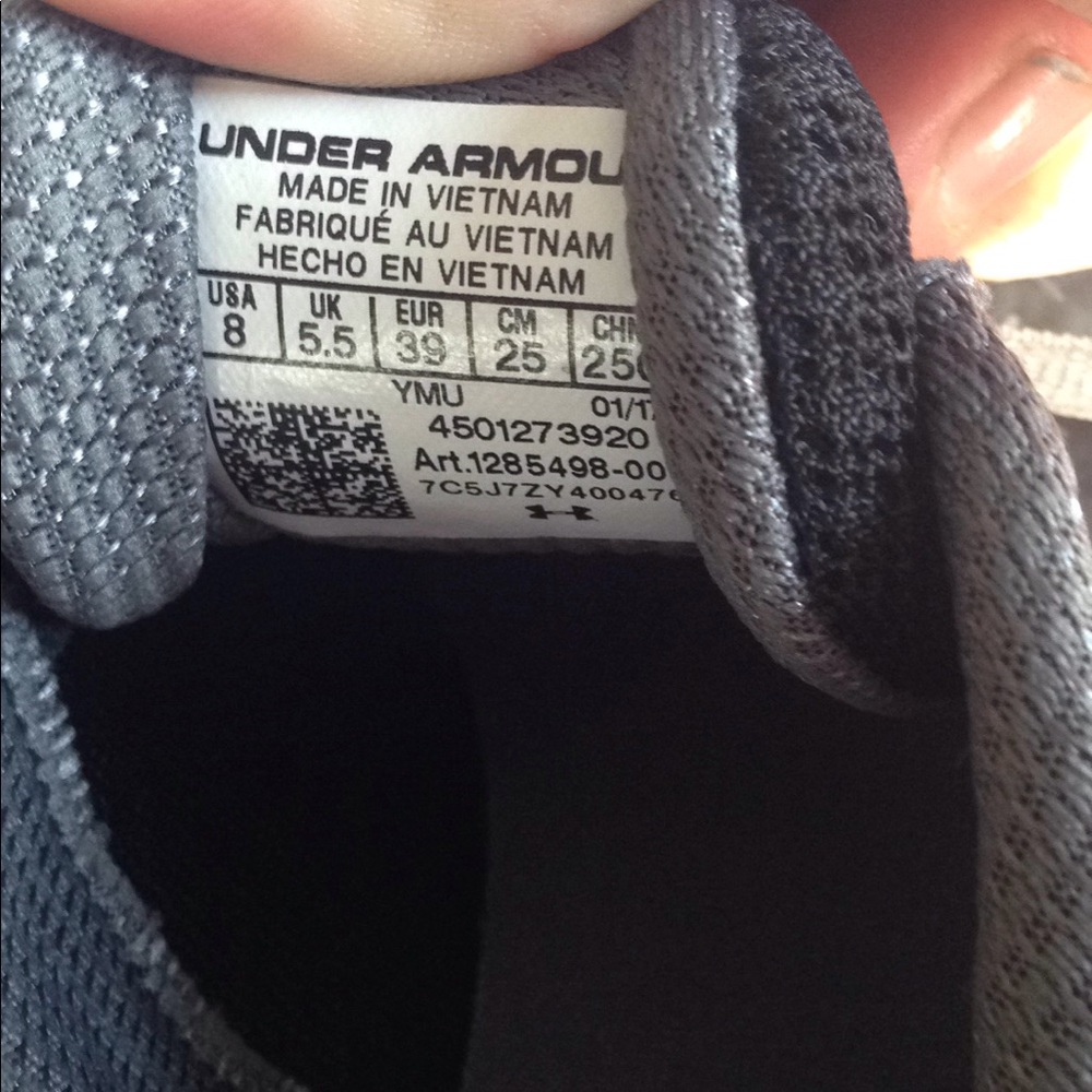Brand new Woman's Under Armour shoes - Picture 6 of 6